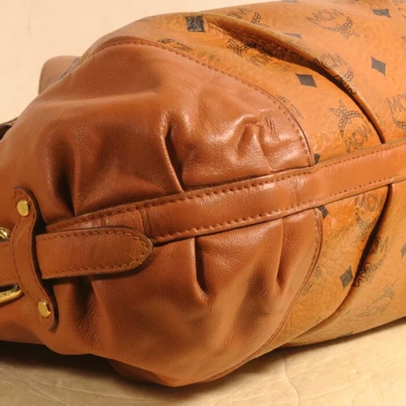 •~• SOLD•~• AUTHENTIC MCM Visetos Cross Shoulder Bag •~• SOLD •~• - Picture 8 of 9